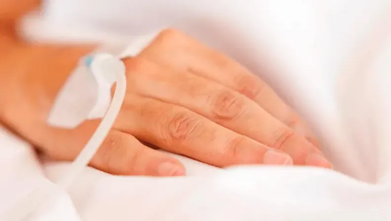 Después del alta hospitalaria: cuidados médicos que puedes recibir en casa