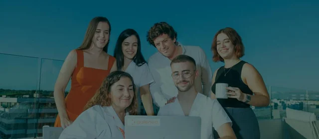 Fondo de la página sobre la empresa Galeneo con equipo de profesionales comprometidos por la salud y comodidad de sus pacientes.
